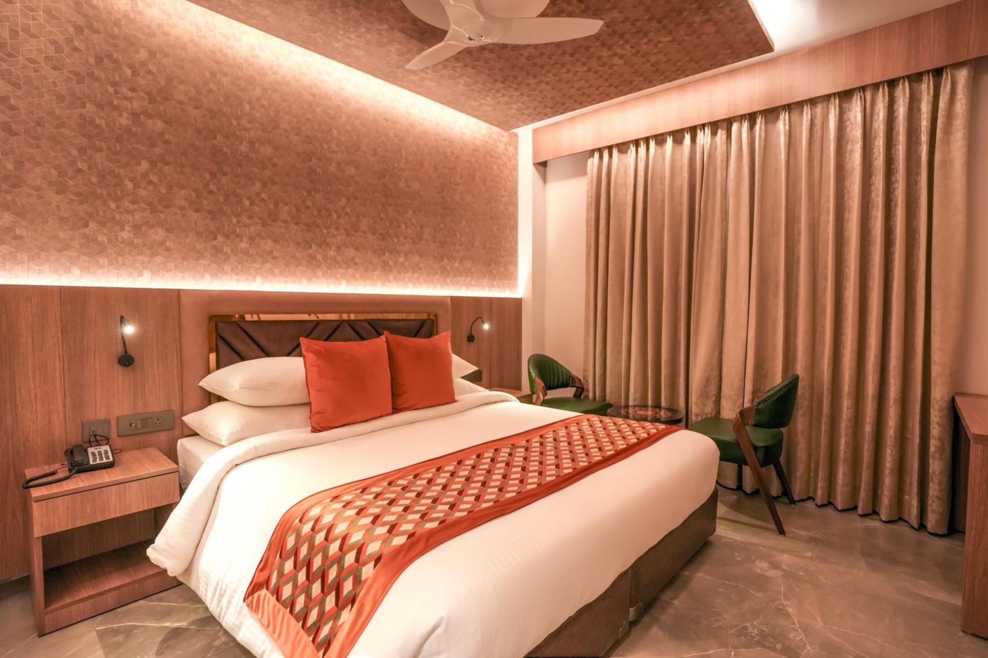 Rj Hotel - Managed By Atithi House เกรทเตอร์นอยดา ภายนอก รูปภาพ