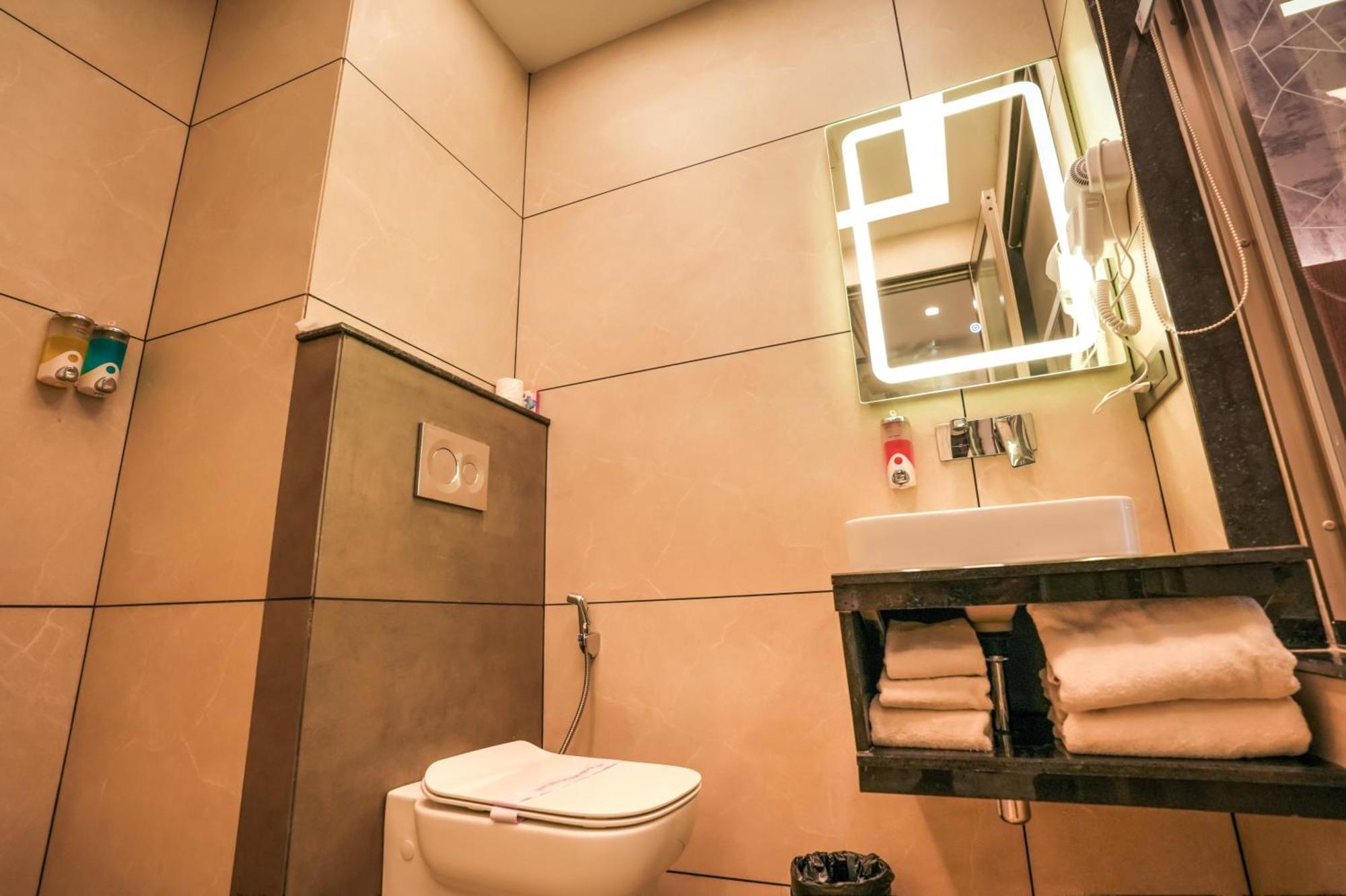 Rj Hotel - Managed By Atithi House เกรทเตอร์นอยดา ภายนอก รูปภาพ