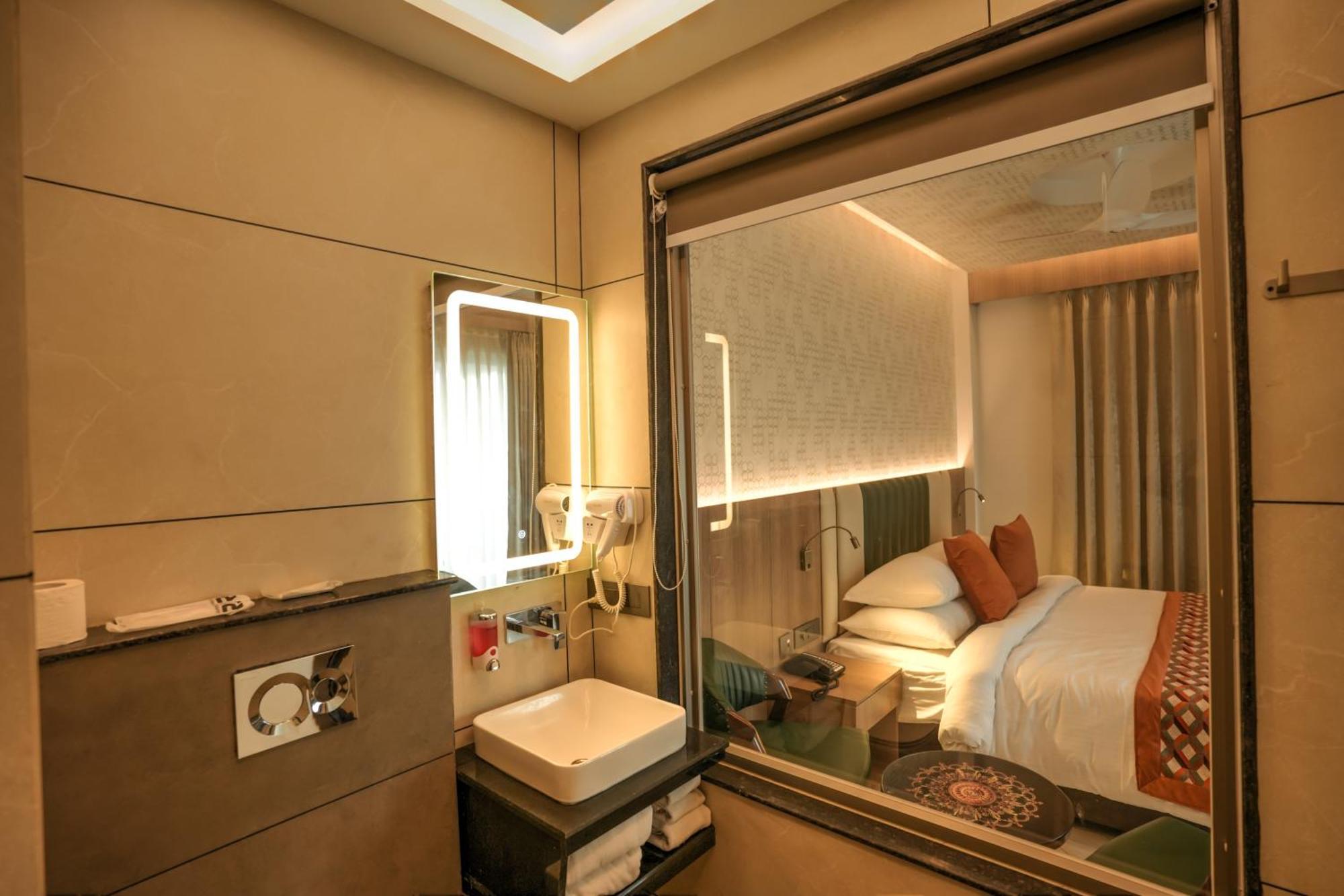 Rj Hotel - Managed By Atithi House เกรทเตอร์นอยดา ภายนอก รูปภาพ