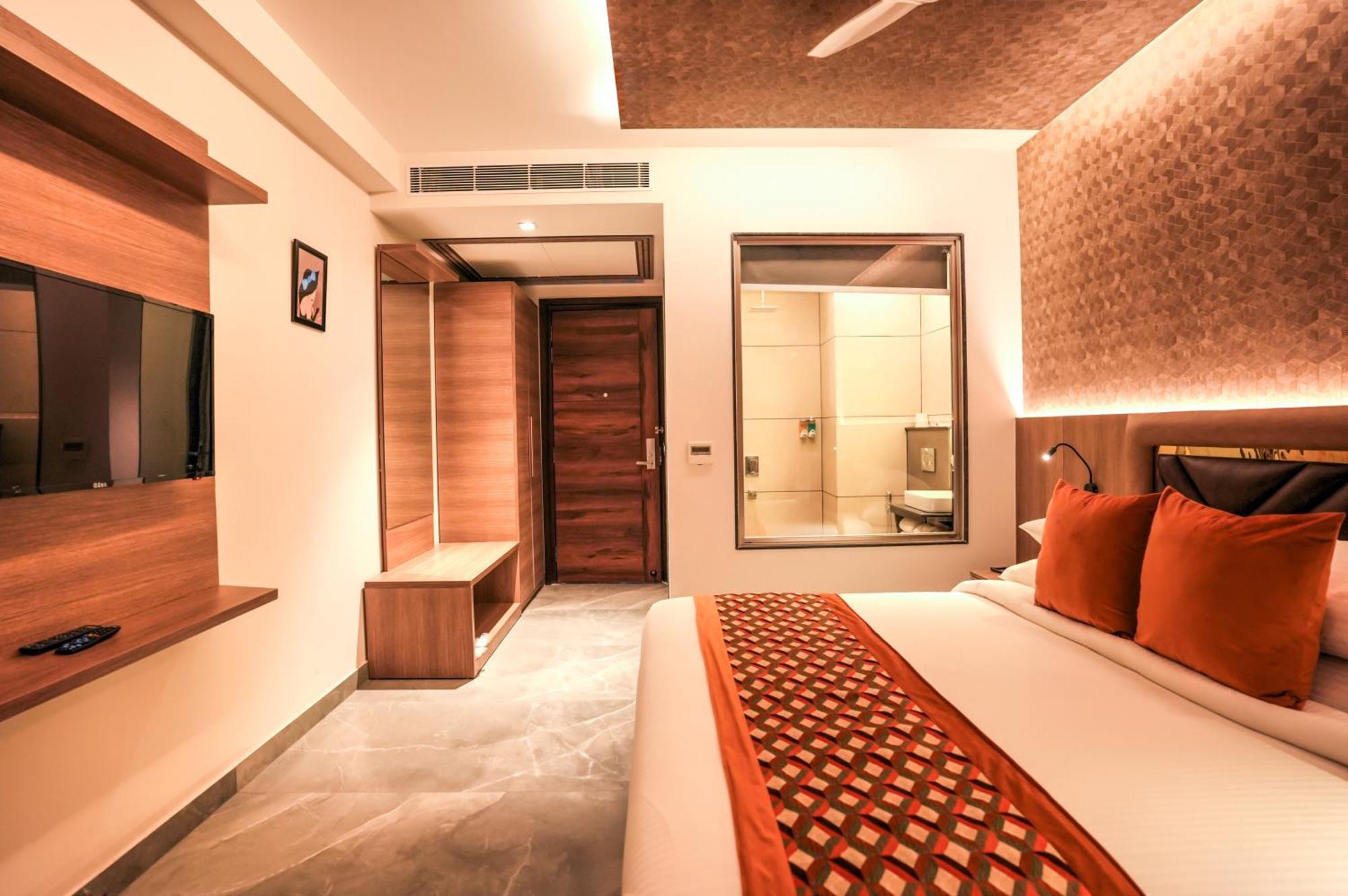Rj Hotel - Managed By Atithi House เกรทเตอร์นอยดา ภายนอก รูปภาพ
