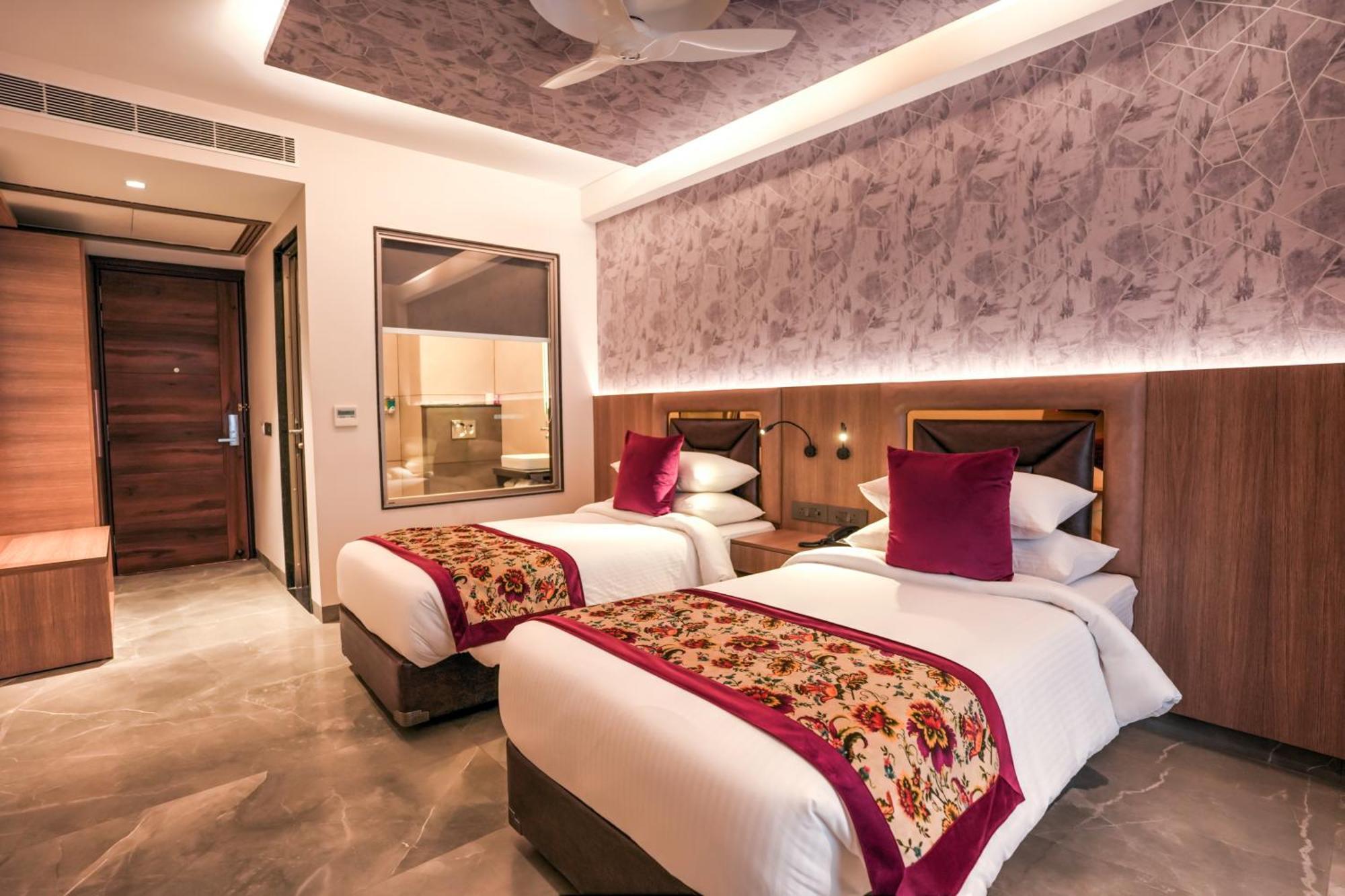Rj Hotel - Managed By Atithi House เกรทเตอร์นอยดา ภายนอก รูปภาพ