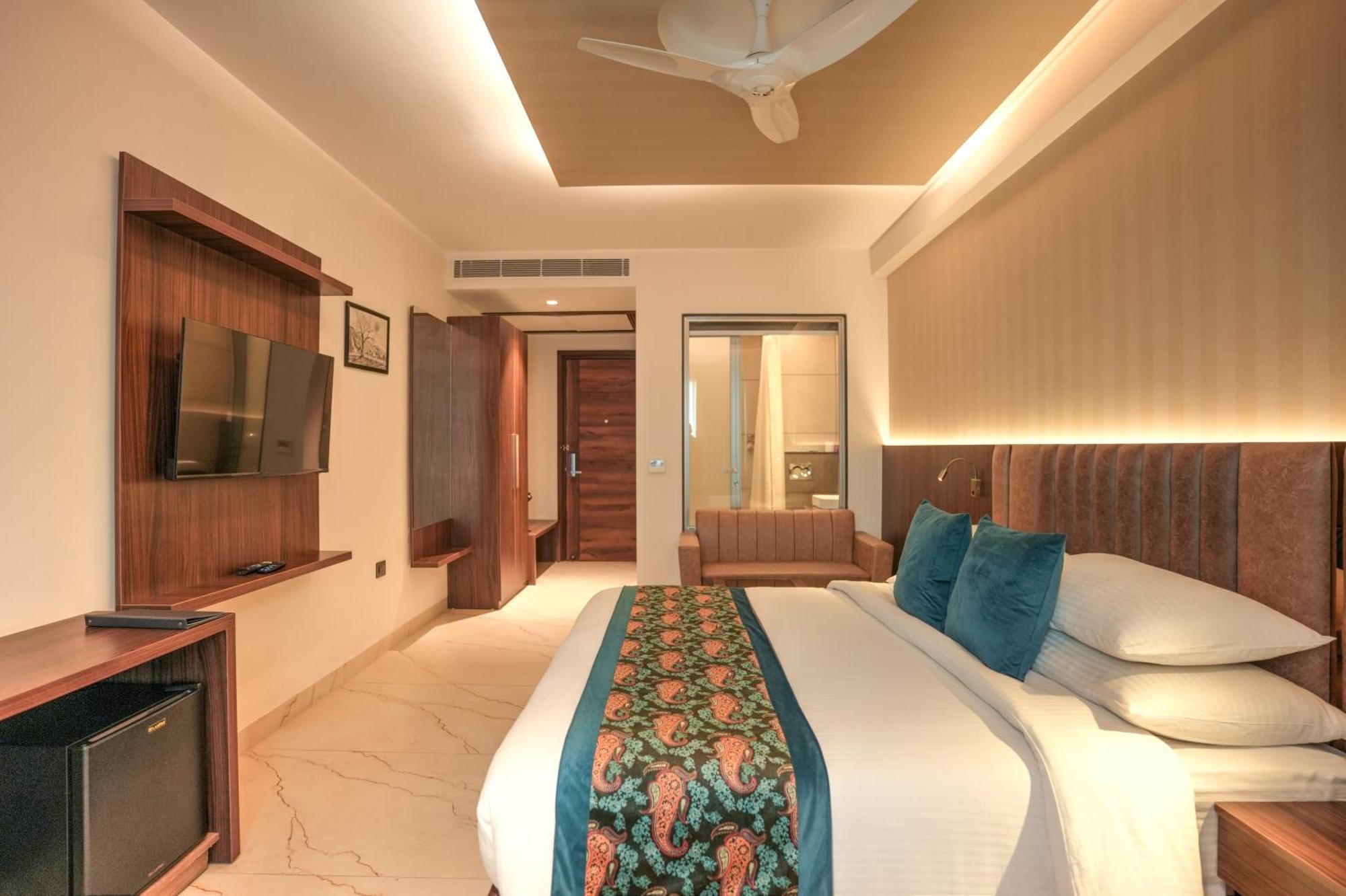 Rj Hotel - Managed By Atithi House เกรทเตอร์นอยดา ภายนอก รูปภาพ