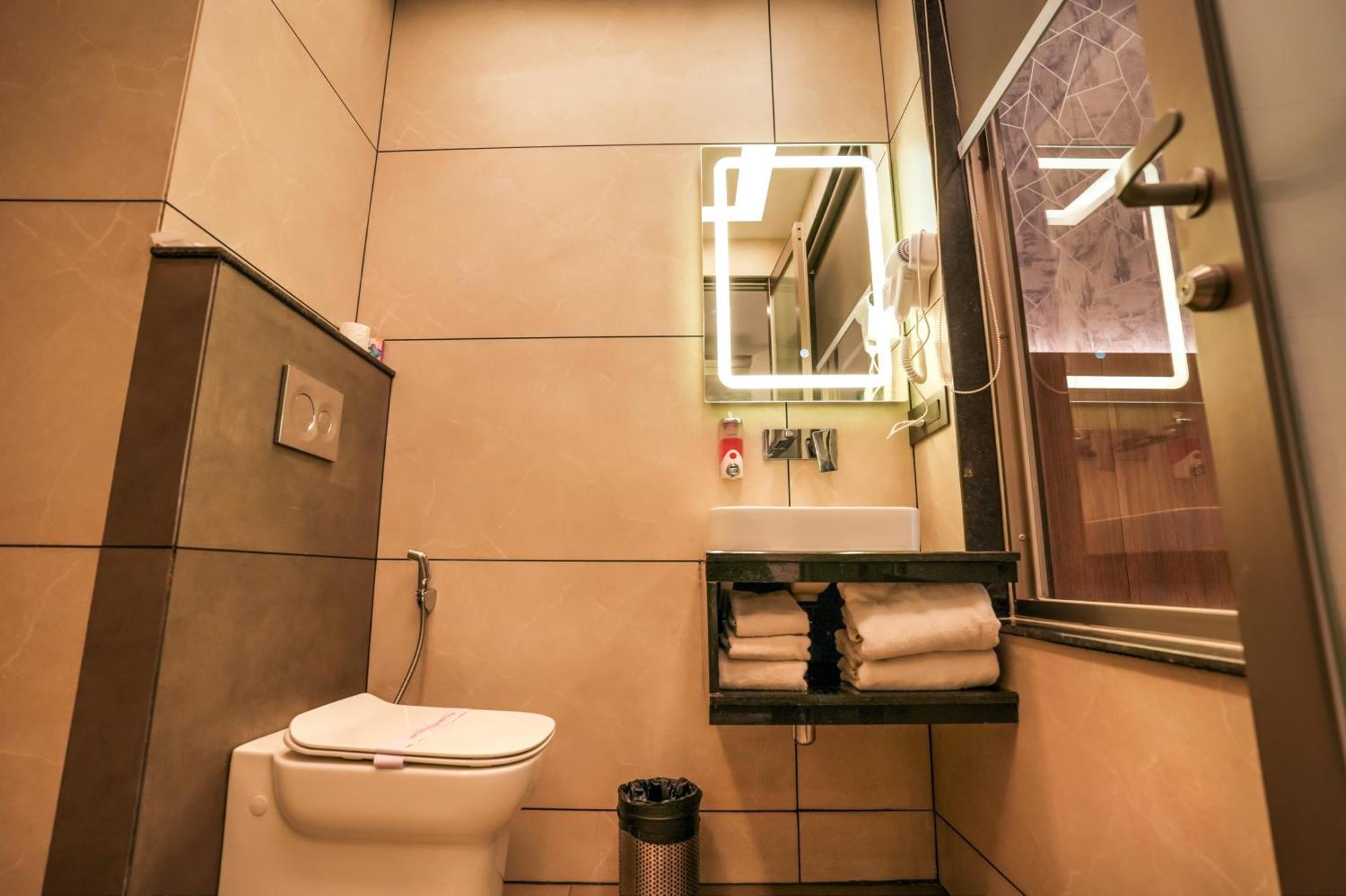 Rj Hotel - Managed By Atithi House เกรทเตอร์นอยดา ภายนอก รูปภาพ