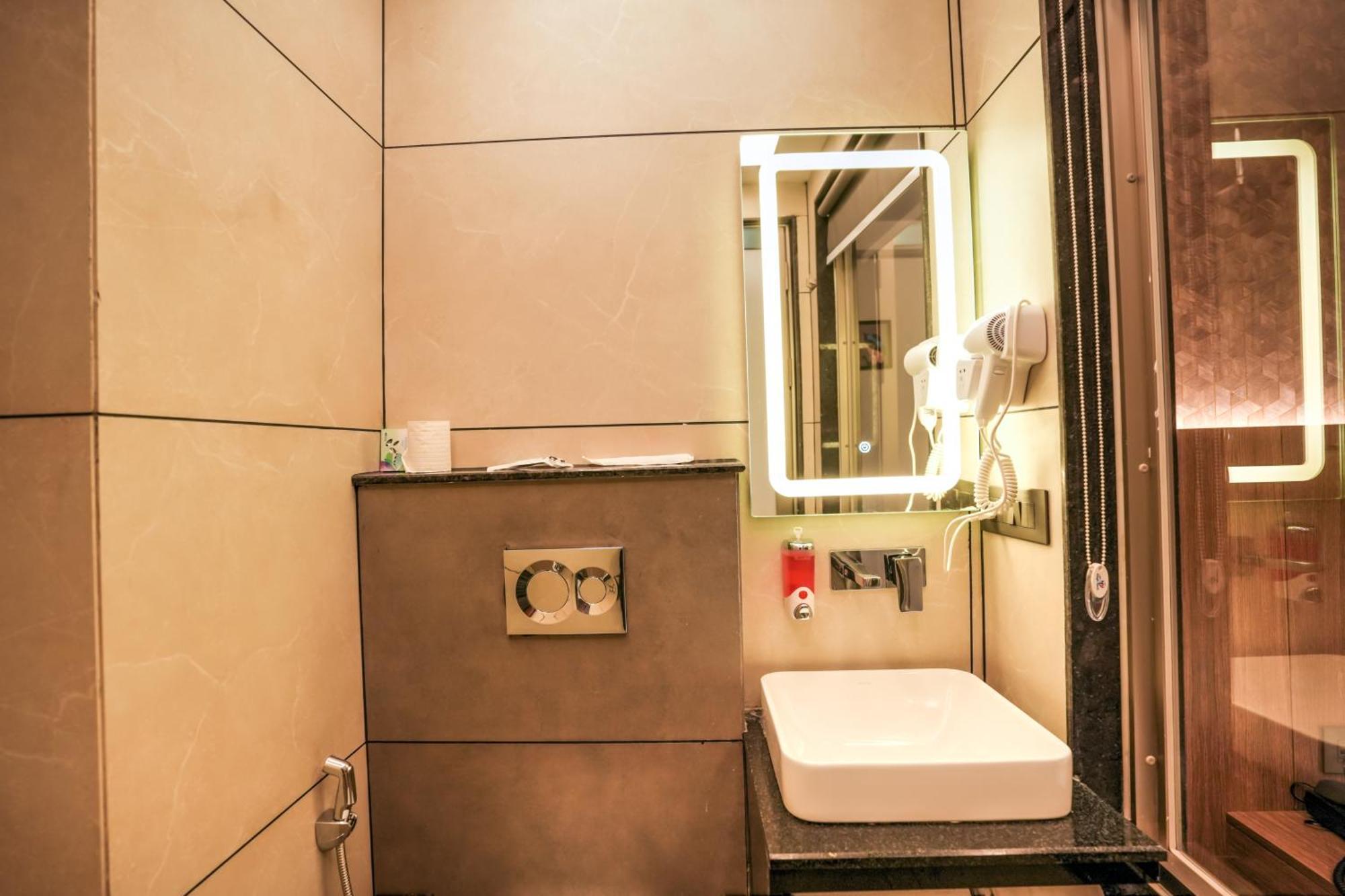 Rj Hotel - Managed By Atithi House เกรทเตอร์นอยดา ภายนอก รูปภาพ