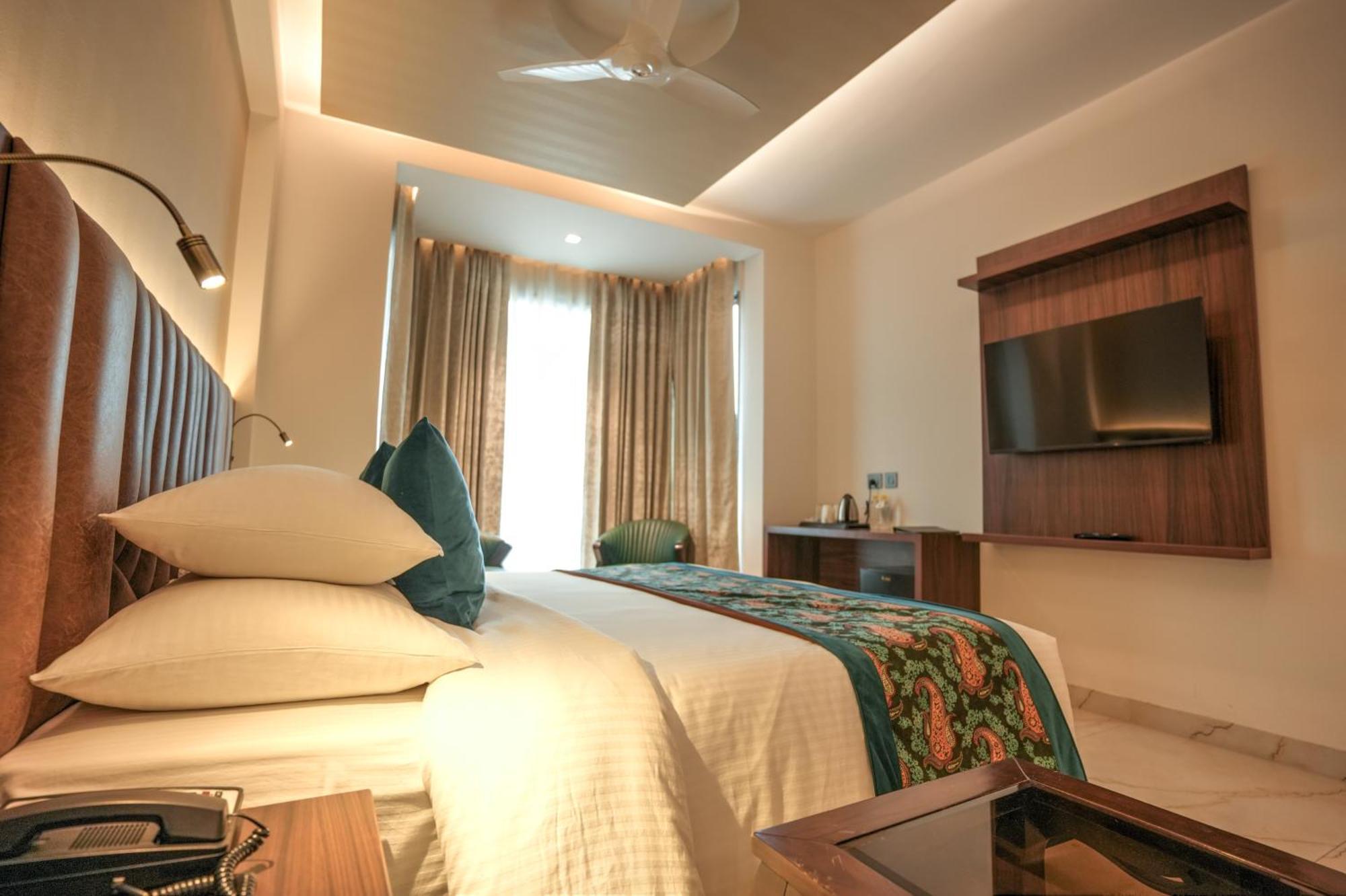Rj Hotel - Managed By Atithi House เกรทเตอร์นอยดา ภายนอก รูปภาพ