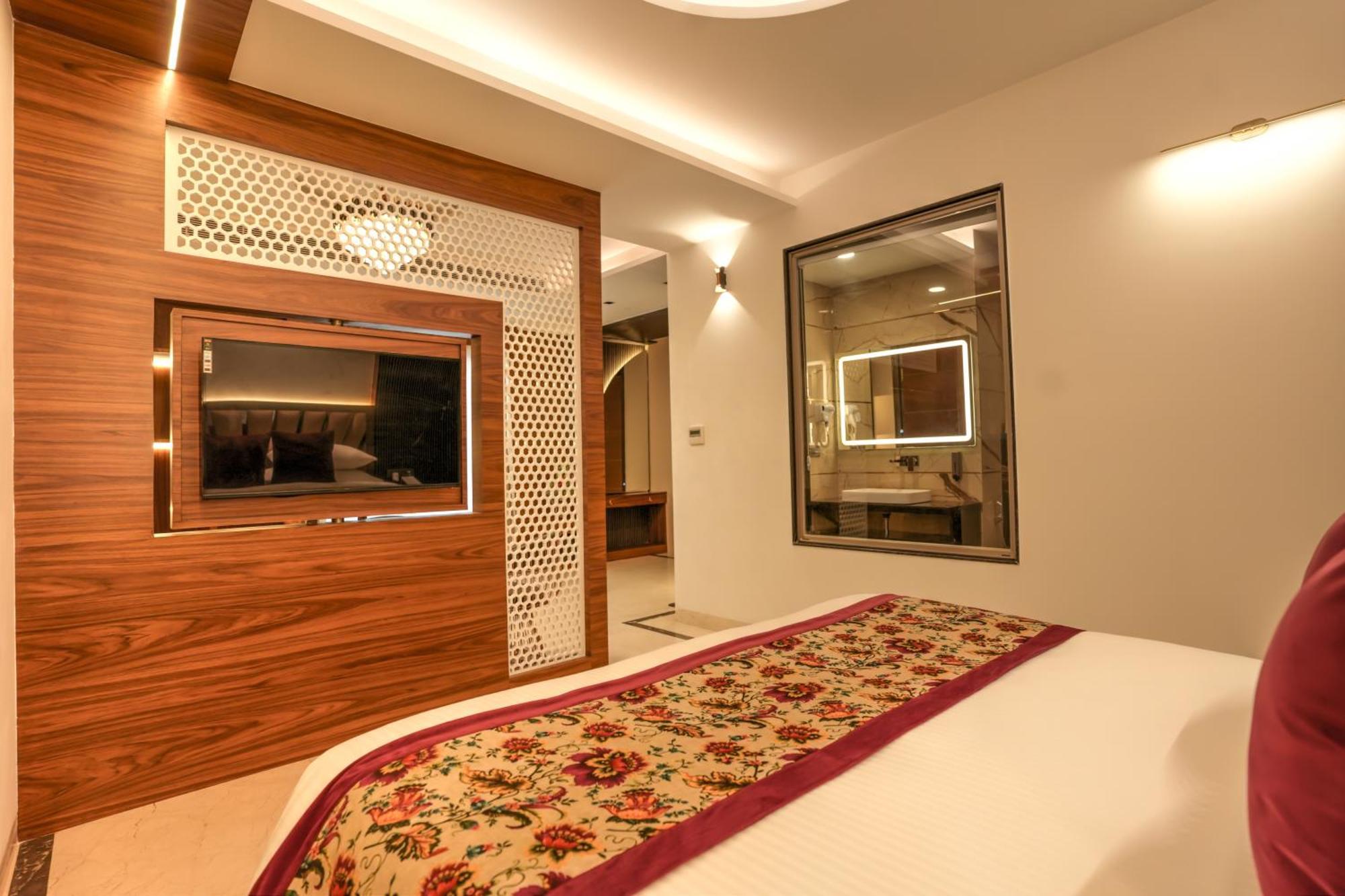 Rj Hotel - Managed By Atithi House เกรทเตอร์นอยดา ภายนอก รูปภาพ