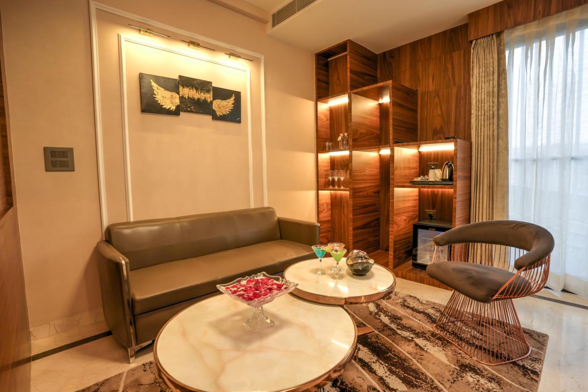 Rj Hotel - Managed By Atithi House เกรทเตอร์นอยดา ภายนอก รูปภาพ