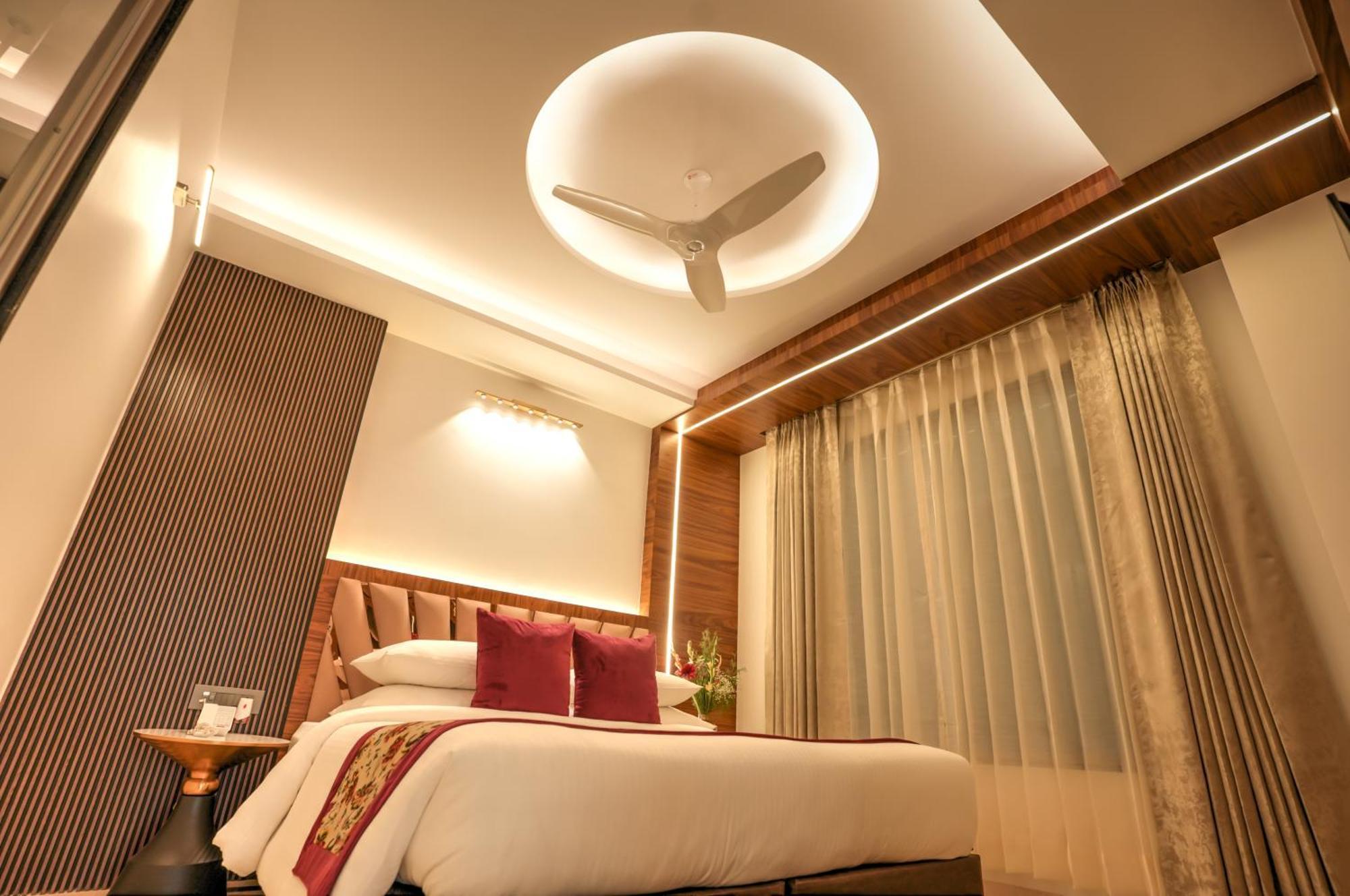 Rj Hotel - Managed By Atithi House เกรทเตอร์นอยดา ภายนอก รูปภาพ