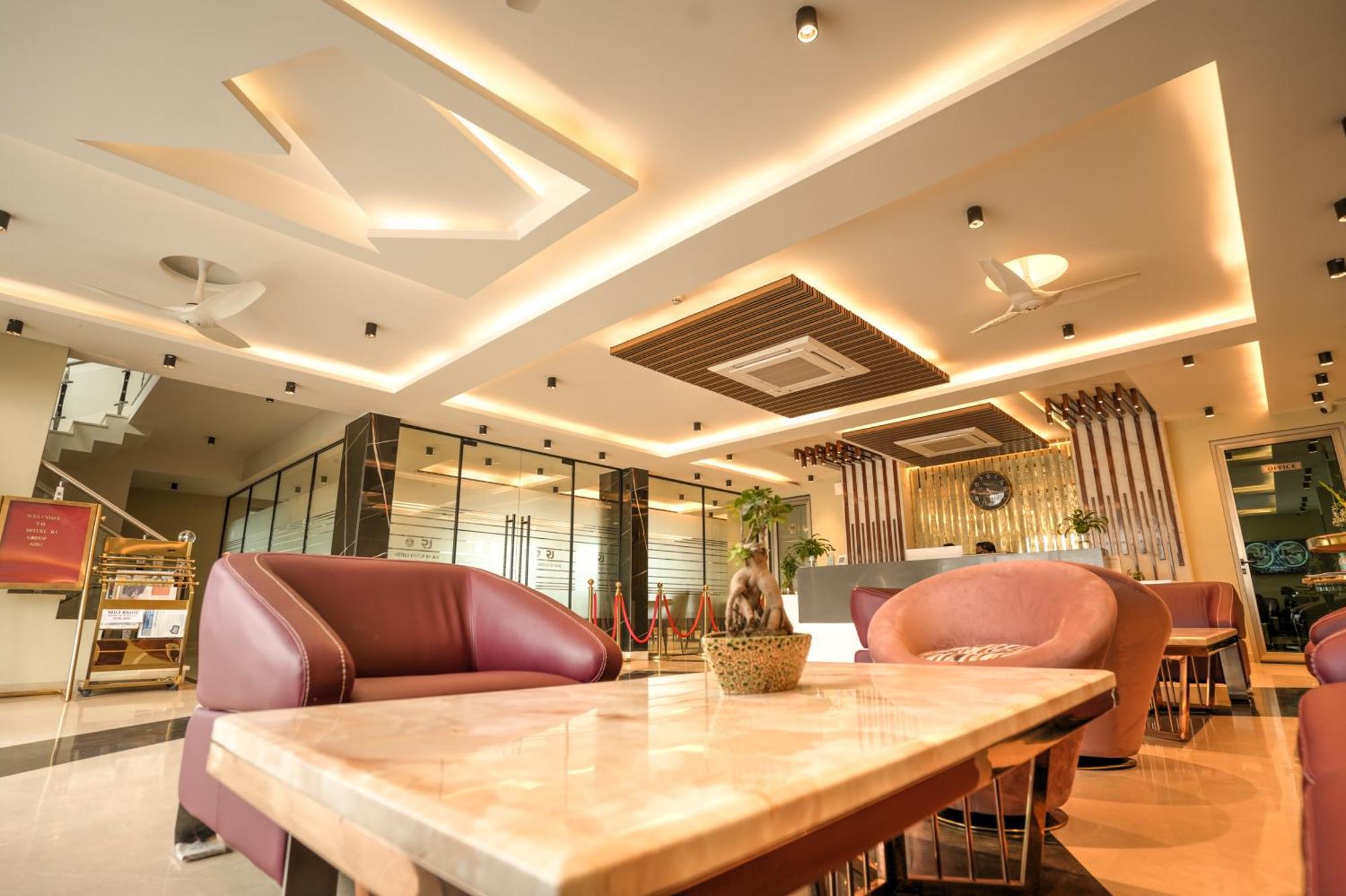 Rj Hotel - Managed By Atithi House เกรทเตอร์นอยดา ภายนอก รูปภาพ