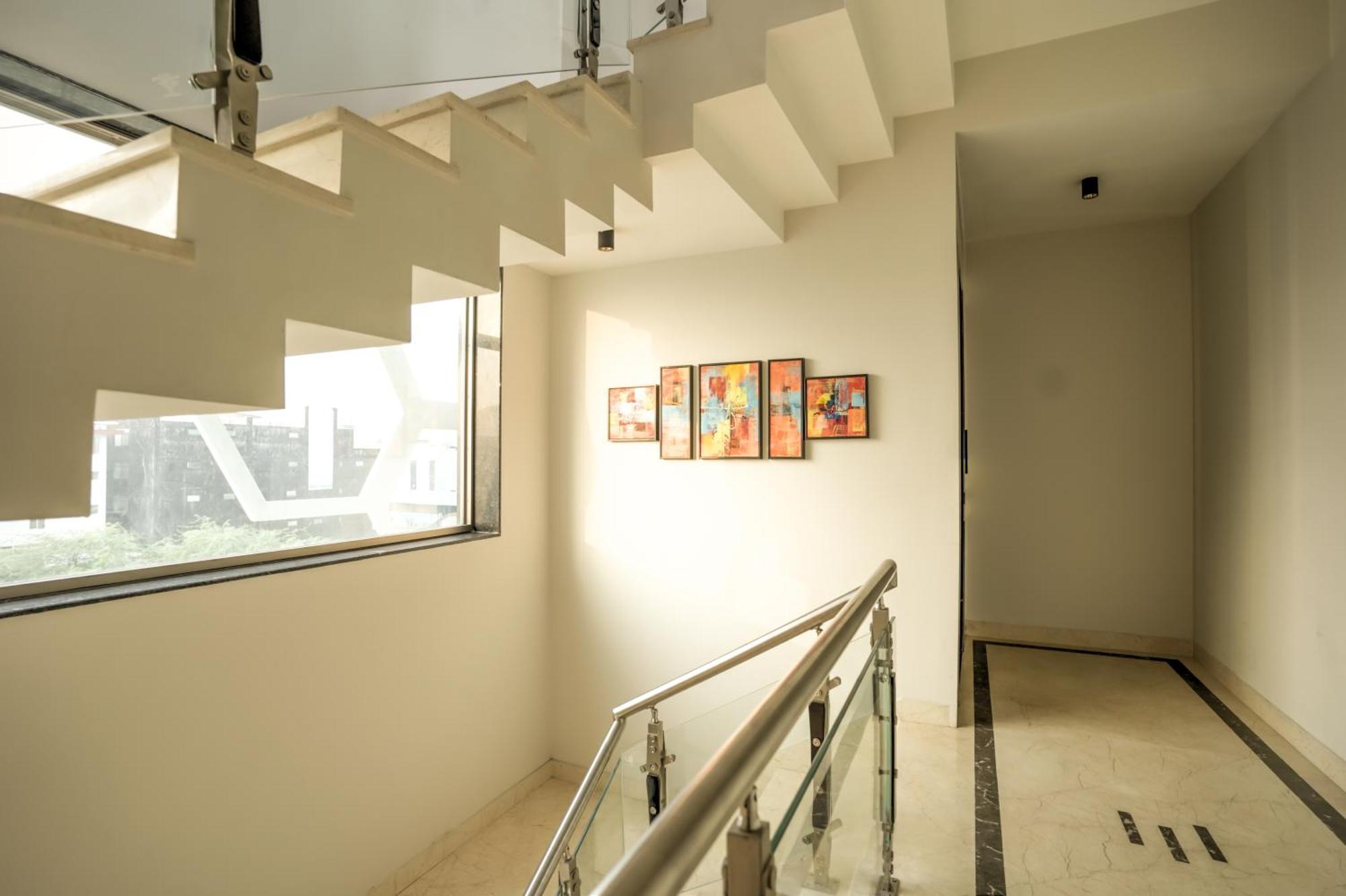 Rj Hotel - Managed By Atithi House เกรทเตอร์นอยดา ภายนอก รูปภาพ