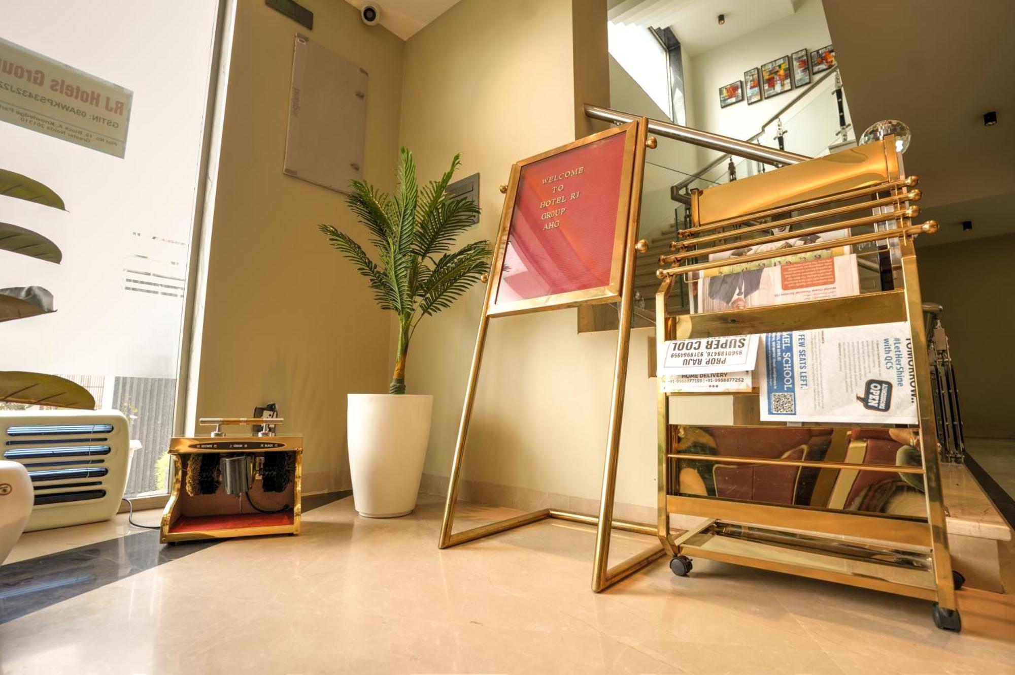 Rj Hotel - Managed By Atithi House เกรทเตอร์นอยดา ภายนอก รูปภาพ